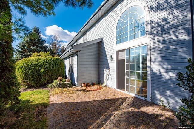 Building Photo - 546 Bardini Dr