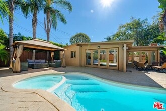 Building Photo - 11331 Isleta St