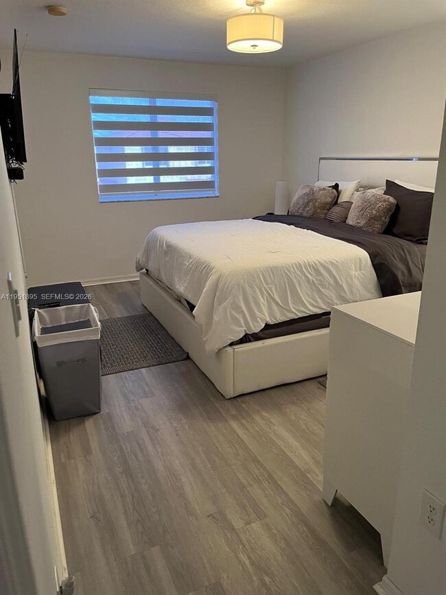 Building Photo - 5932 SW 162nd Ct