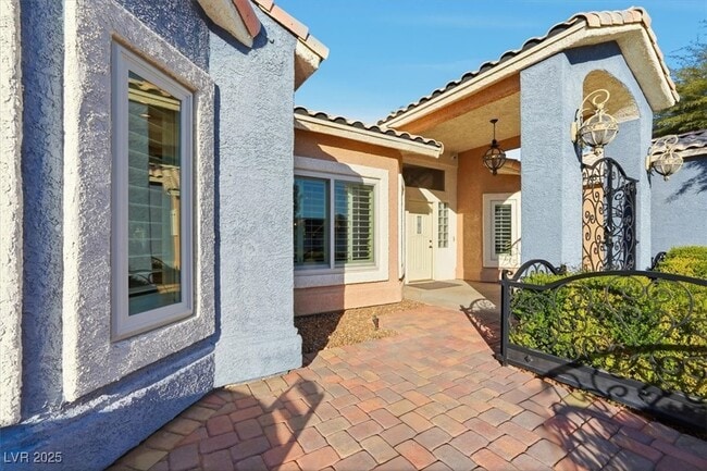 Building Photo - 8570 Country Home Cir