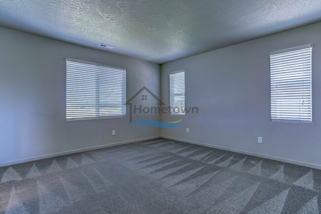 Building Photo - Beautiful 3 bed 2.5 bath Home in Post Falls