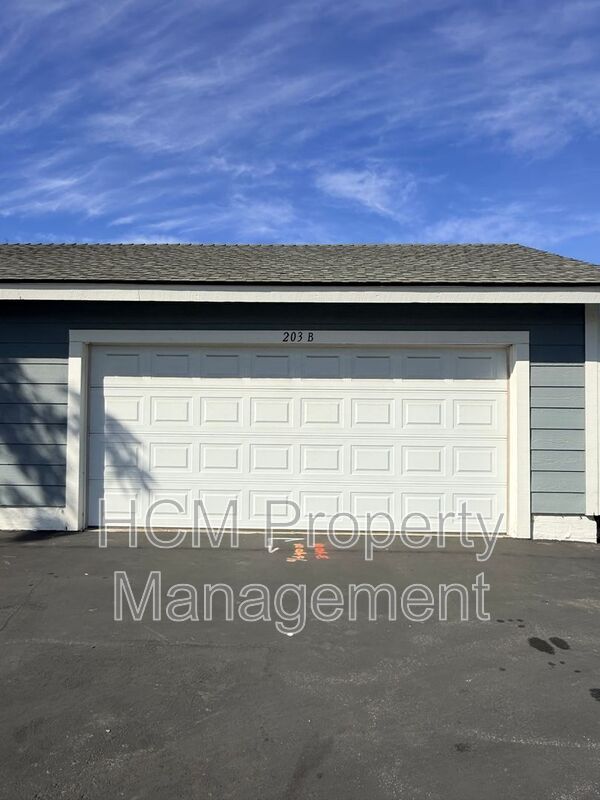 Building Photo - 203 N Magnolia Ave