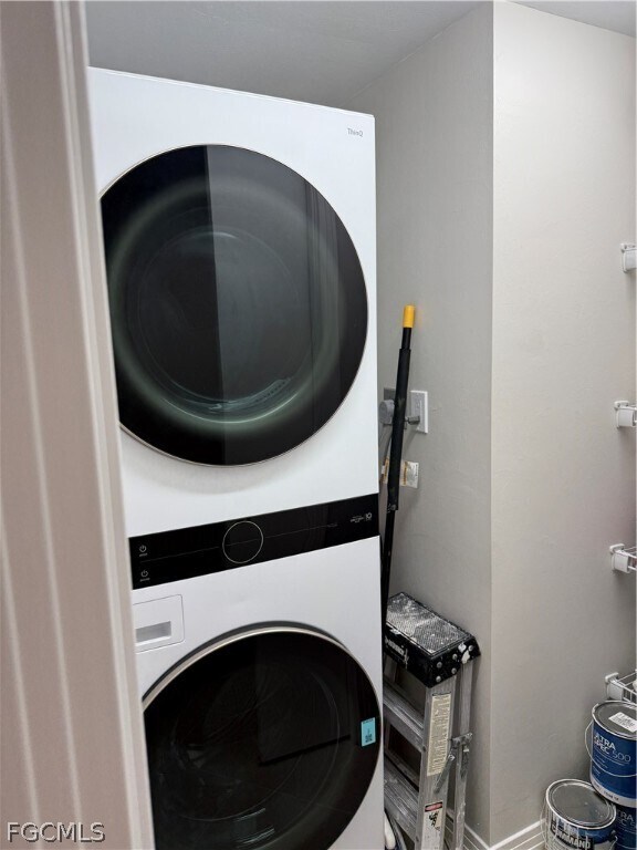 Building Photo - 5850 Trailwinds Dr