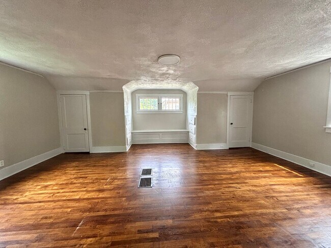 Building Photo - 819 Hoffman Ct