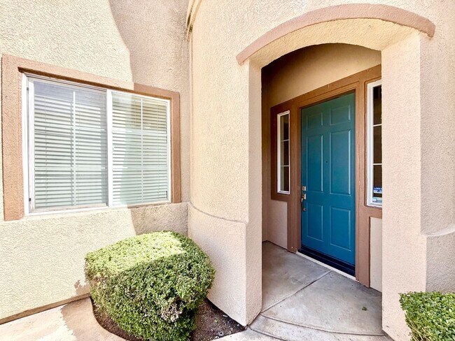 Building Photo - Spacious 3 Bedroom Home with Loft, Large Backyard & 2 Car Garage