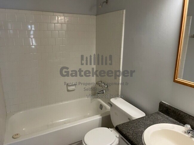 Building Photo - 336 Michelle Ct