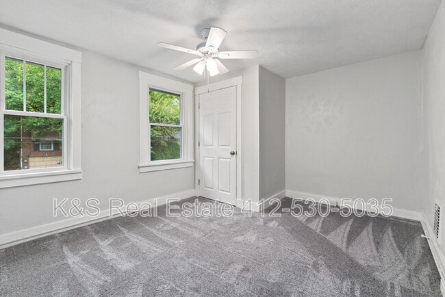 Building Photo - 2242 Manor Ave