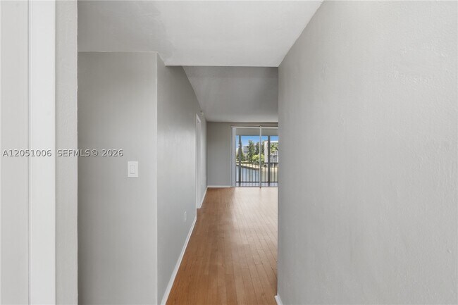 Building Photo - 2851 Leonard Dr