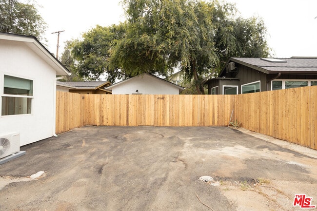 Building Photo - 4949 Sycamore Terrace