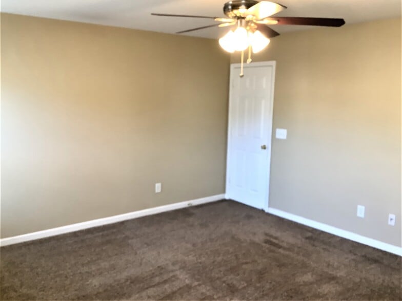 Building Photo - 6157 Paducah Dr