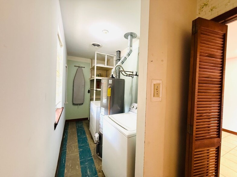 Building Photo - 1104 N Bengal Rd