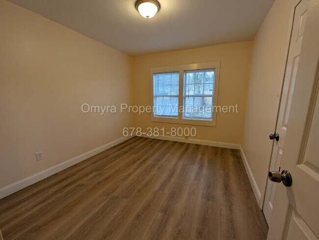 Building Photo - Charming 2 Bedroom Duplex Unit in Atlanta!
