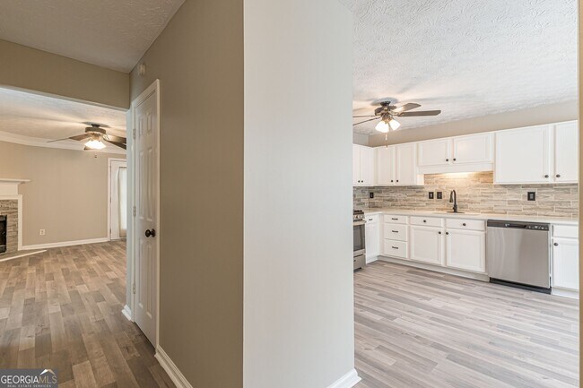 Building Photo - 5895 Hampton Ct