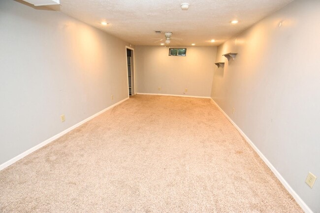 Building Photo - 3 Bed 2.5 Bath in Penn School District