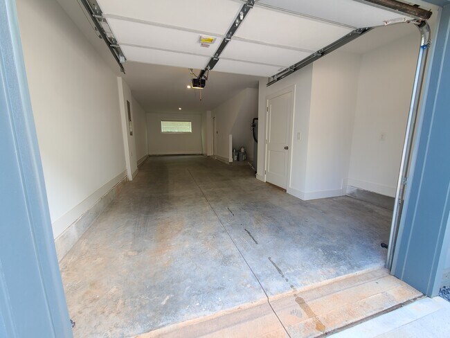 Building Photo - 84 Adore Ct SE