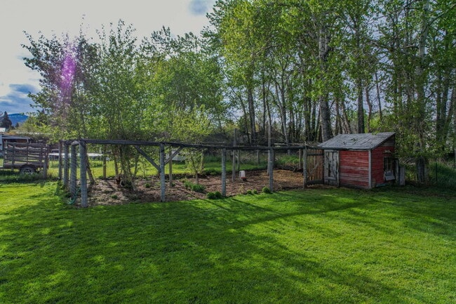 Building Photo - Spacious 4-Bedroom Home in the Heart of Sh...