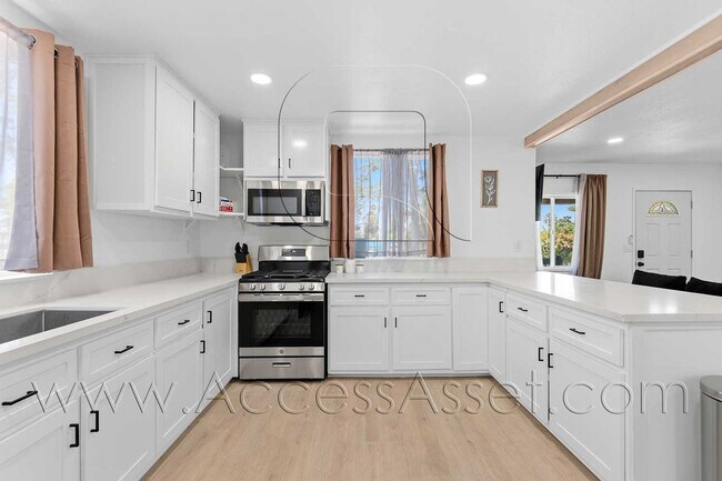 Building Photo - 434 Highland Ave