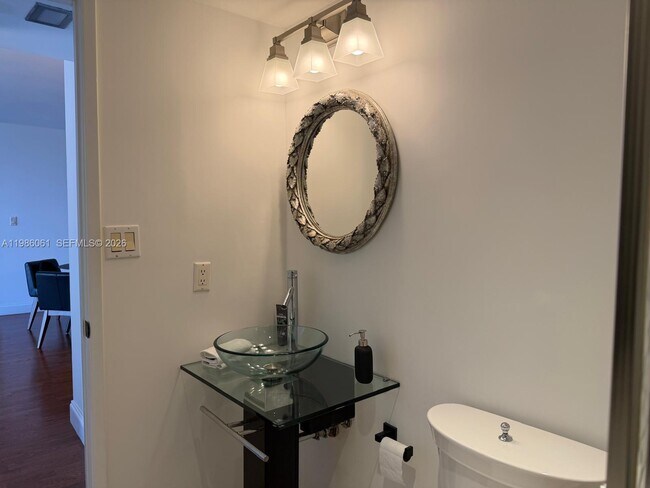 Building Photo - 20505 E Country Club Dr