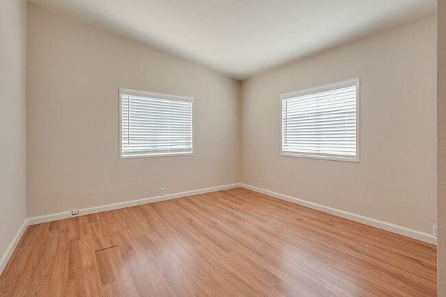Building Photo - Three bed, 2 full bath, manufactured home ...