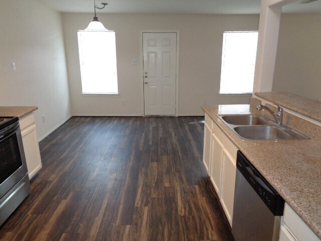 Building Photo - 16747 Fallen Timbers Dr