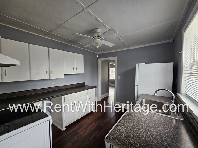 Building Photo - GORGEOUS HISTORICAL APARTMENT HOME / TOTALLY UPGRADED INTERIOR / CLOSE TO EVERYTHING!