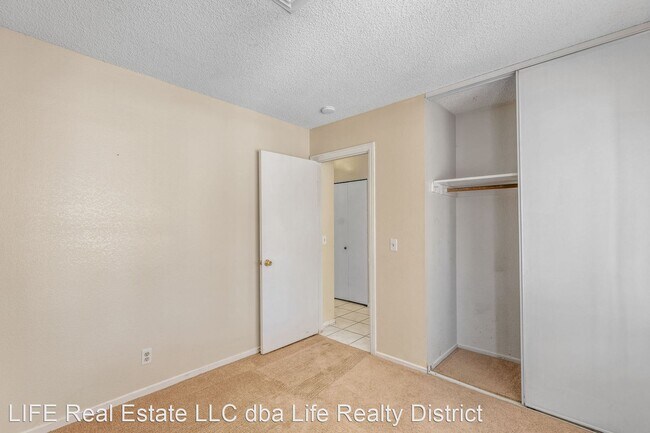 Building Photo - 3 br, 2 bath House - 4795 Woodlake Ave.