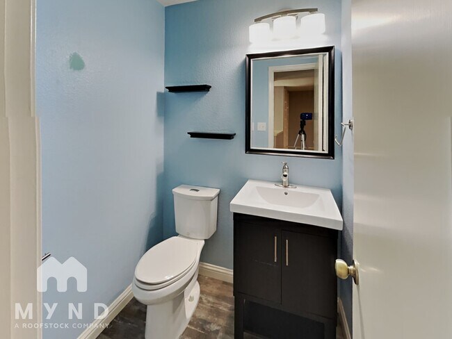 Building Photo - 904 Swallow Ridge Cove