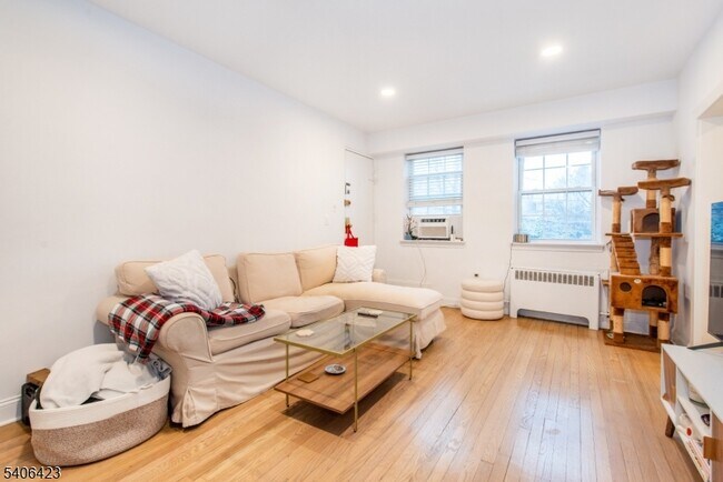 Building Photo - 380 Claremont Ave