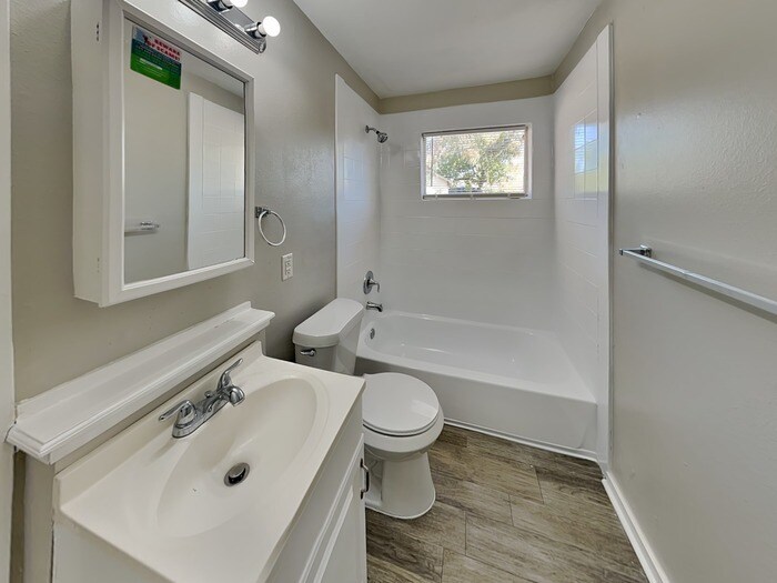 Building Photo - 2123 Raspberry Ln