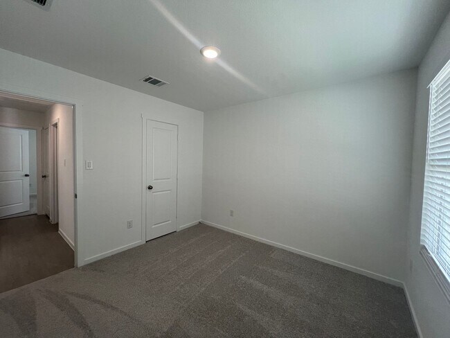 Building Photo - Great New Construction 3/2 Home In Waters Edge