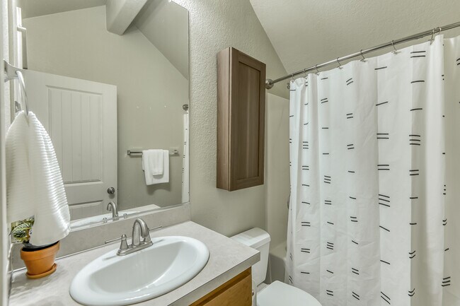 STUDIO - BATH - 421 5th Ave