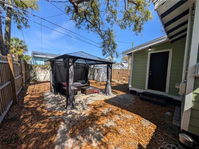 Building Photo - 771 14th Ave S