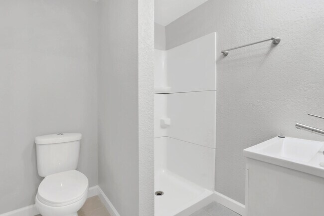 Building Photo - 1101 E Pin Oak Dr