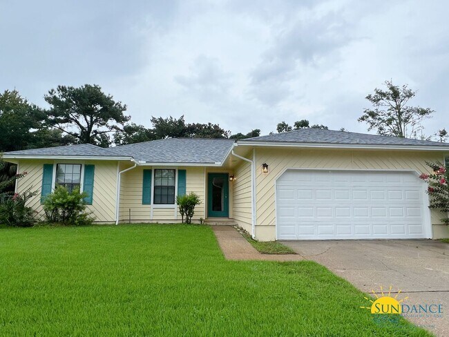 Building Photo - Great 3 bedroom family home in the heart of Destin!
