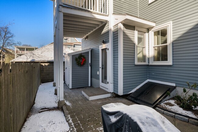 Building Photo - 40 Mead St