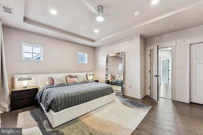 Building Photo - 1333 Eastern Ave NE