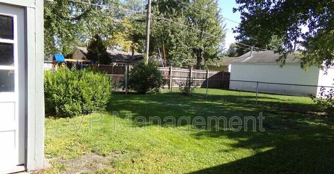 Building Photo - 2112 W 69th St