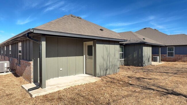 Building Photo - 1110 NW 113th St