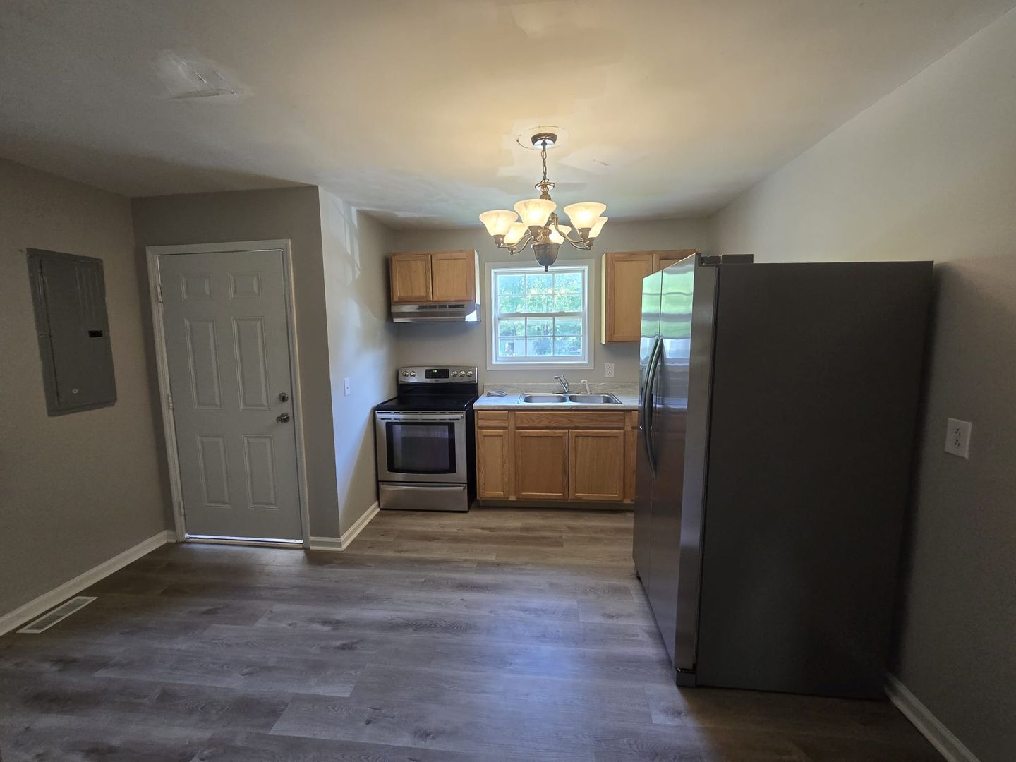 Building Photo - 615 5th Ave E