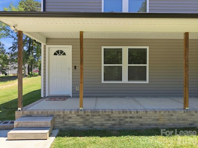Building Photo - 1361 Ontario Dr