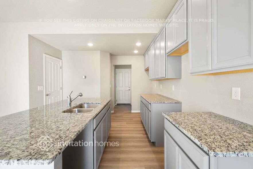 Building Photo - 11216 House Finch Ln