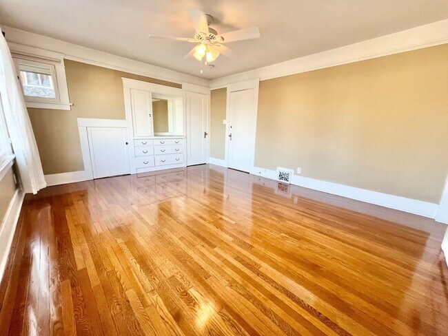 Building Photo - Charming Bluff Park Studio – Bright, Private, and Move-In Ready!