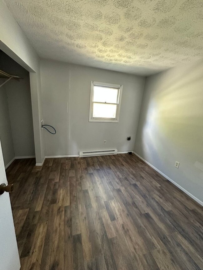 Building Photo - Green Valley Apartments