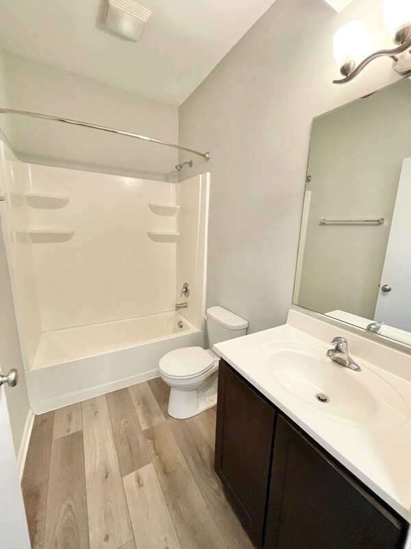 Building Photo - 809 E Main St