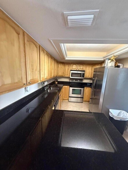 Building Photo - 2400 S Ocean Dr