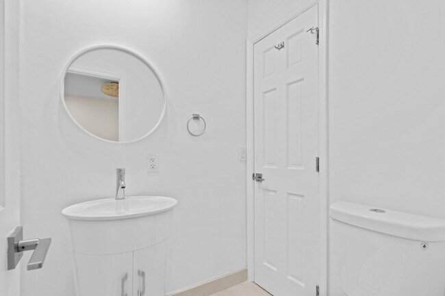 Building Photo - 391 SE 7th Ave