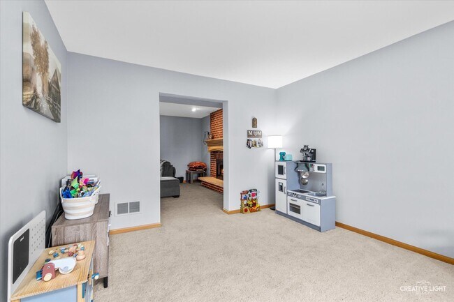 Building Photo - 610 High Grove Dr
