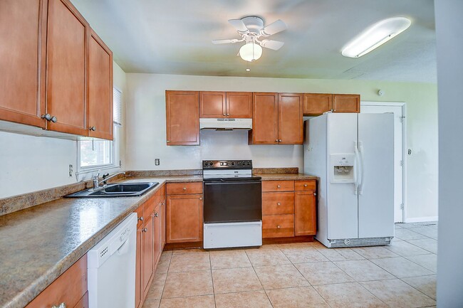 Building Photo - FOR RENT -  BRICK RANCH