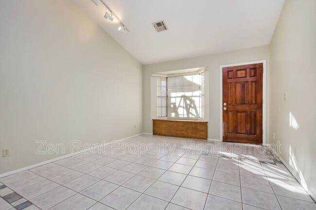 Building Photo - 5802 E Enrose St