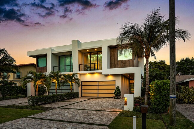 Building Photo - 320 NE Wavecrest Way